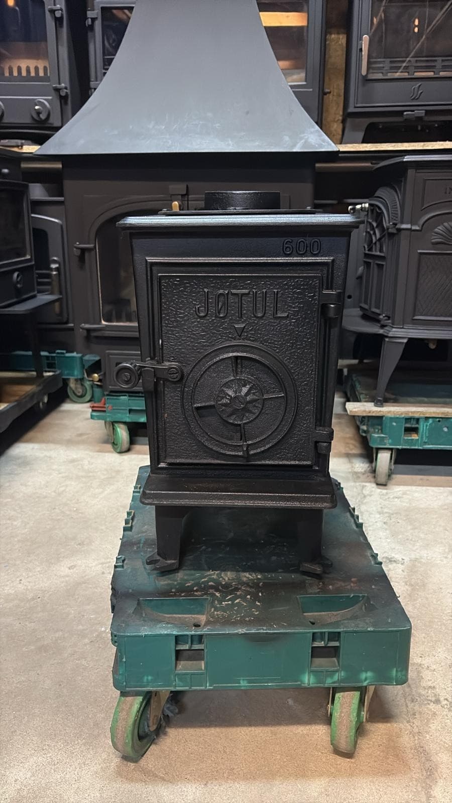 Classic JOTUL 600 cast iron woodburning stove for shepherd's hut, barges etc.