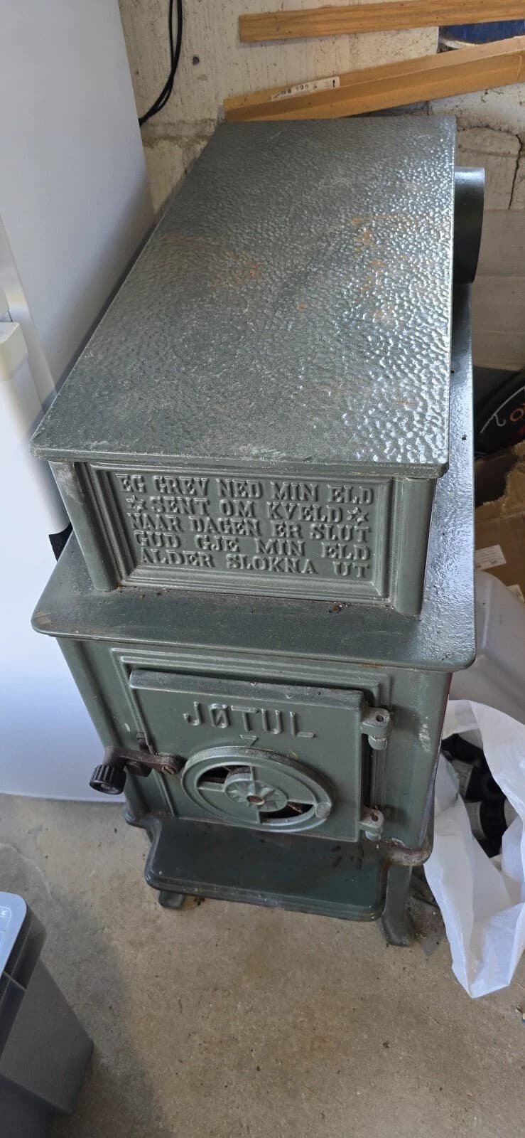 Jotul 118 Classic Cast Iron Wood Burning Stove Green Enamel 5” Flue Exit