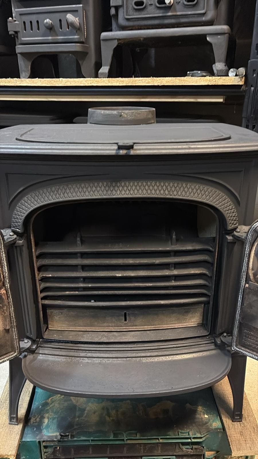 Vermont Castings intrepid  Stove, MULTIFUEL, COA(log,wood+burner), DEFRA 🚚 🚚🚚 — view 3