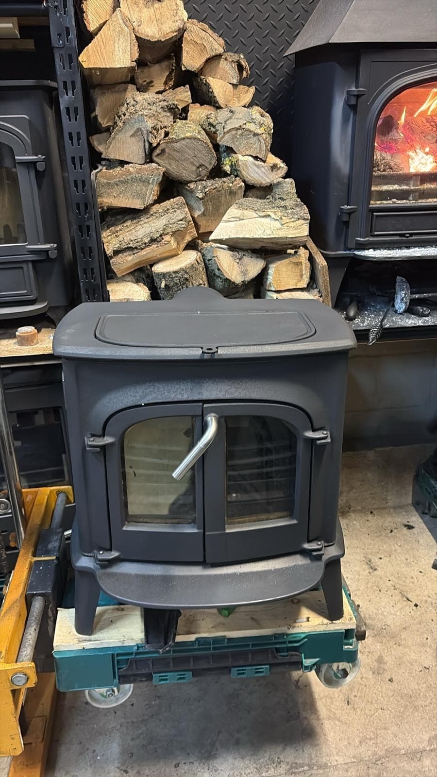 Vermont Castings intrepid Stove, MULTIFUEL, (log,wood+burner), DEFRA ๐ ๐๐ โ view 2