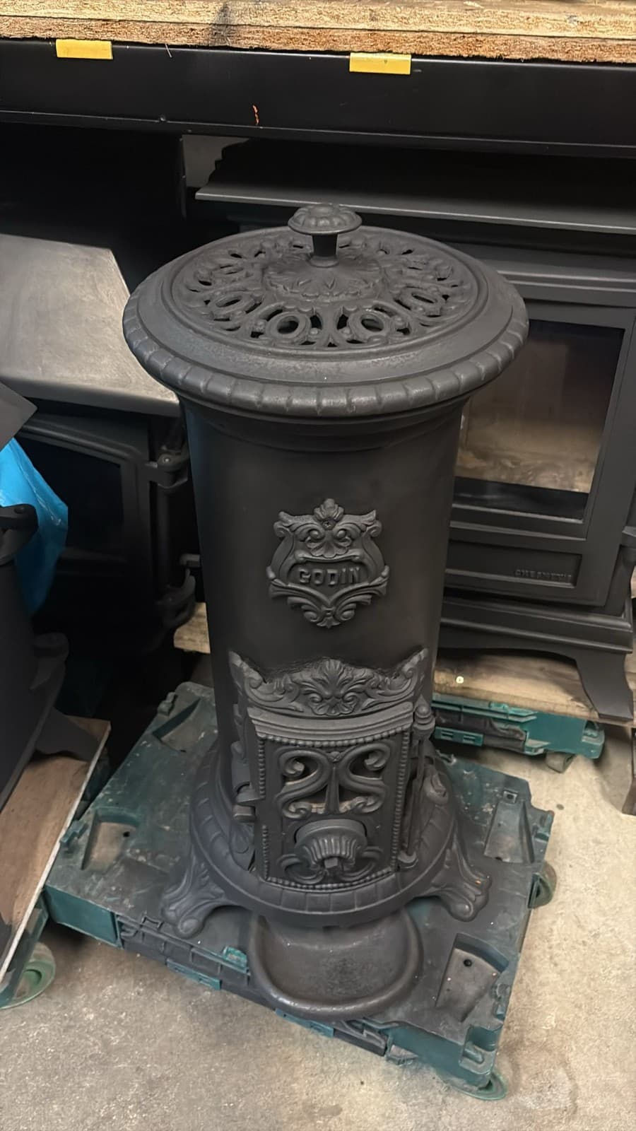 Godin Vintage - mulitifuel Wood Burner Stove — view 3