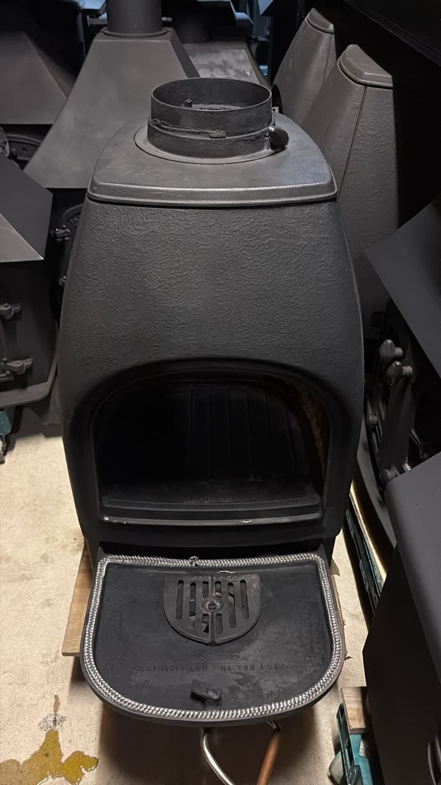 Jotul 4 Classic Vintage Cast Iron Wood Burning Stove 7” Rear Flue Exit 4