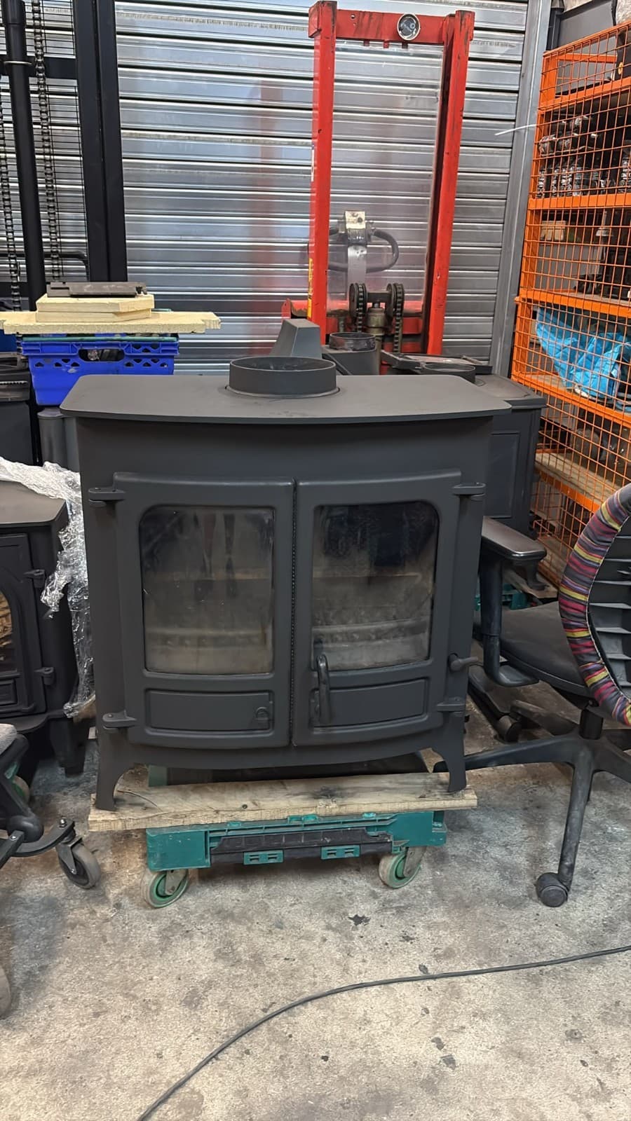 Charnwood Island 3 16KW Stove, MULTIFUEL, BOILER,COAL(log,wood+burner) DEFRA🚚🚚 — view 2