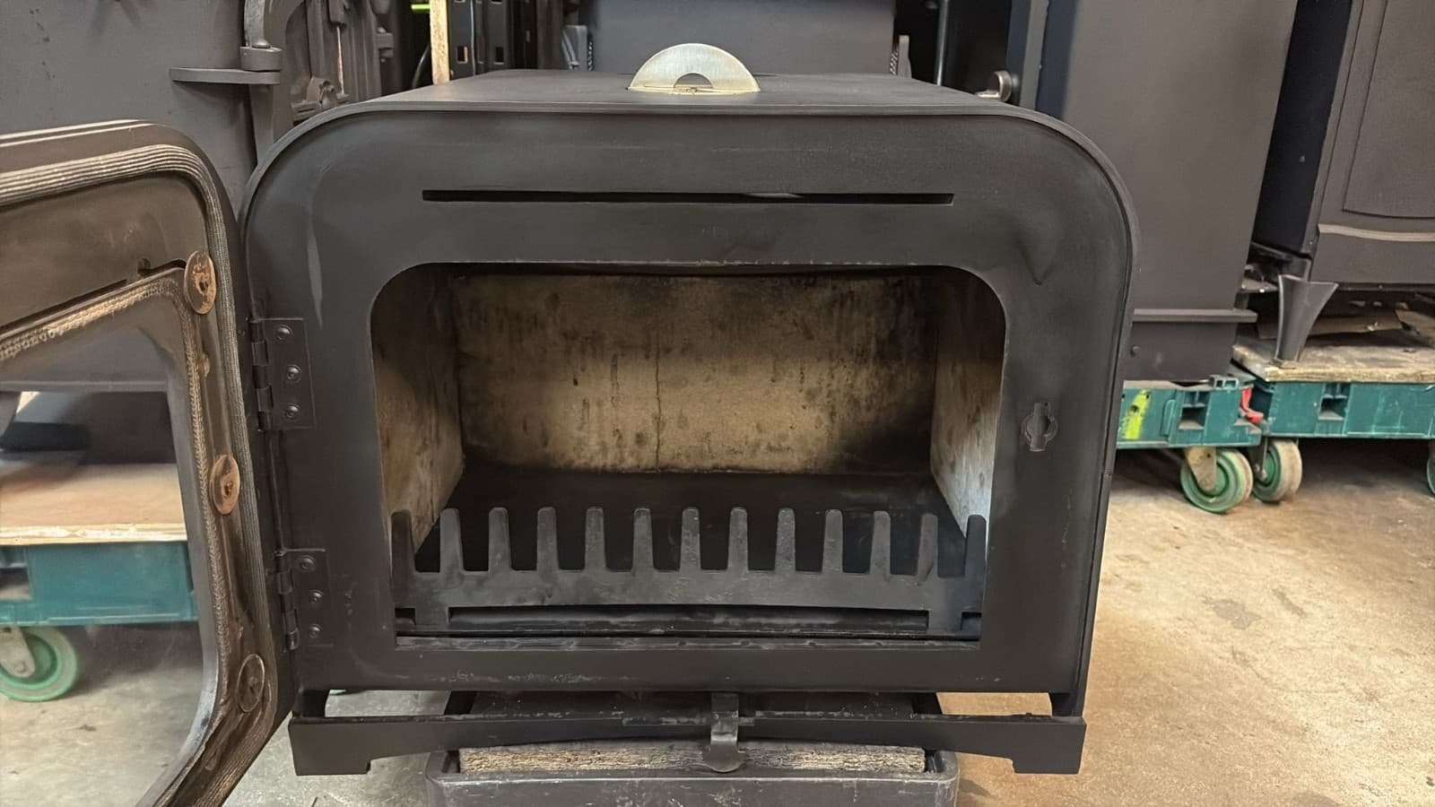 Firebelly T12 12KW Stove, LOGBURNER - WOODBURNER - DELIVERY — view 3
