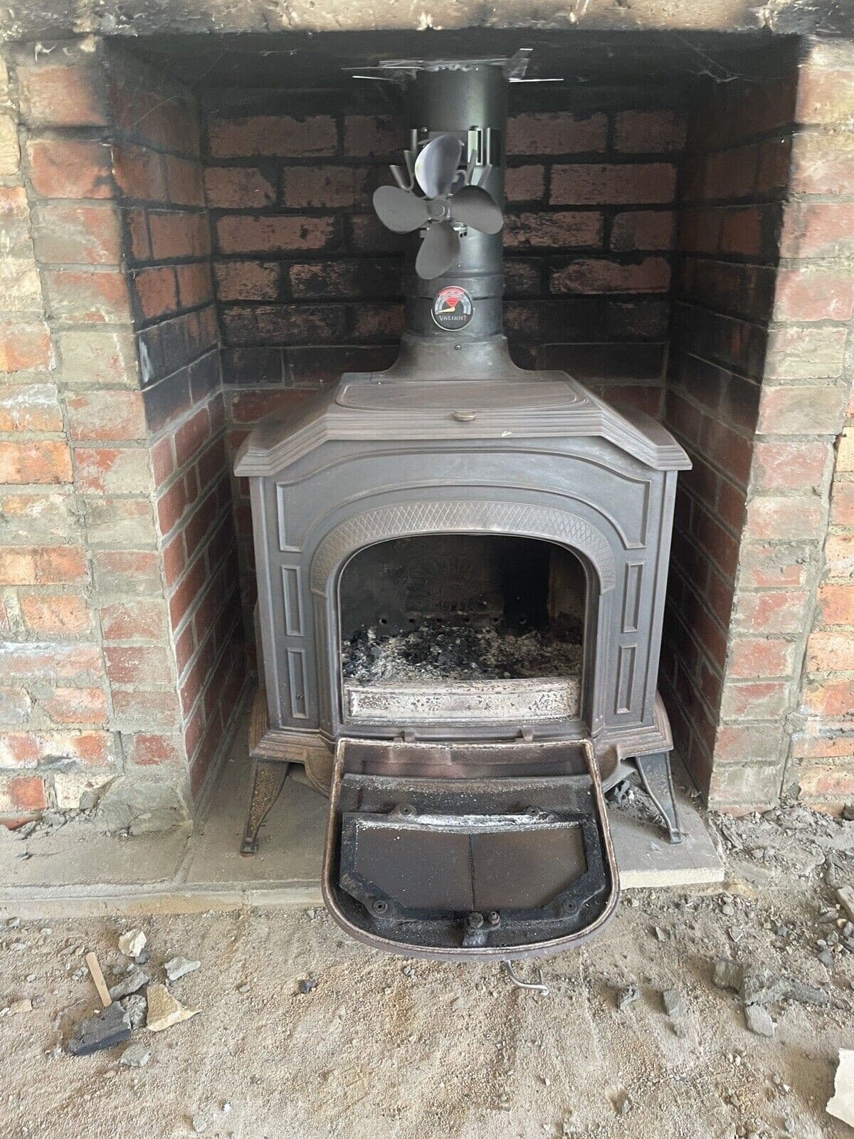 Vermont Castings Intrepid 1 Solid fuel / Wood Stove (log,wood+burner), DEFRA ๐ 2